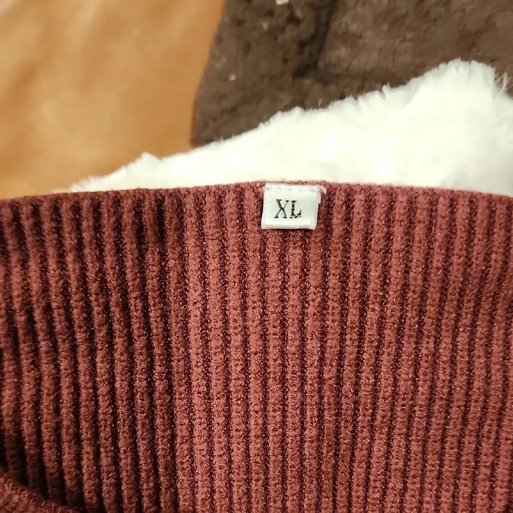 Rust V-Neck Ribbed Sweater - Picture 2 of 4